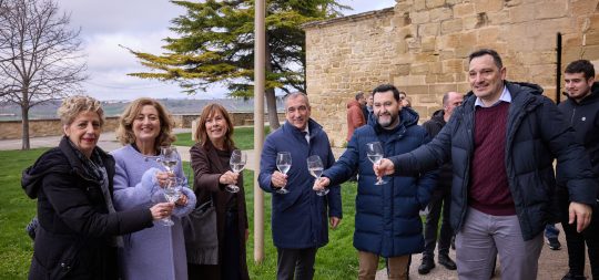 Imagen VIANA YA SE ABASTECE DE AGUA DE CALIDAD DEL MANANTIAL DE LÓQUIZ